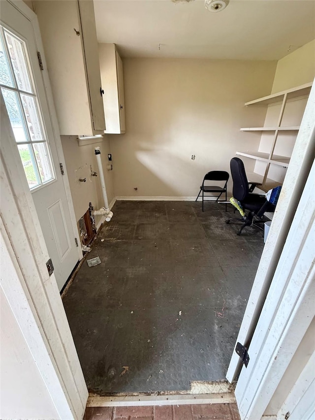 clothes washing area featuring baseboards