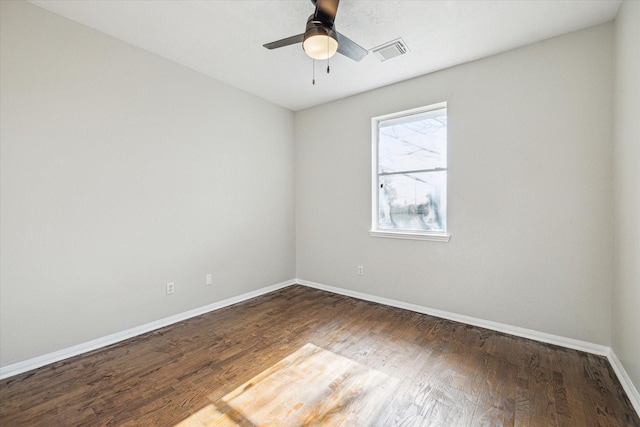 unfurnished room with dark wood-type flooring and ceiling fan