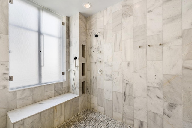 bathroom featuring a tile shower