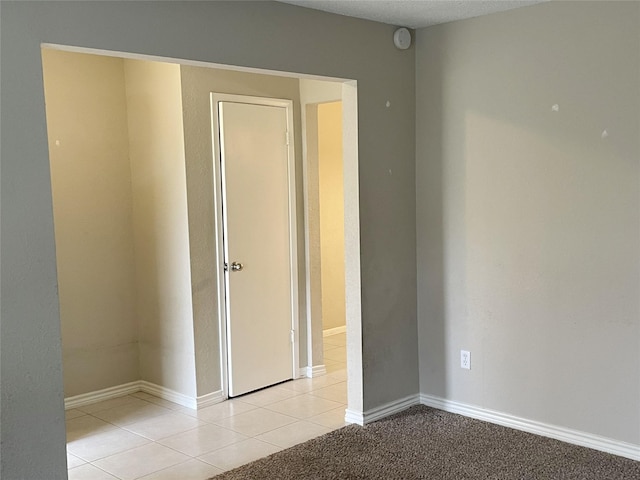 unfurnished room featuring light tile patterned floors