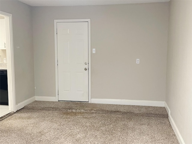 unfurnished room featuring carpet