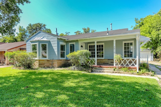 back of house featuring a yard