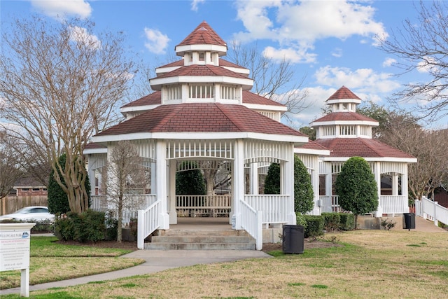 view of front of home featuring a porch and a front lawn