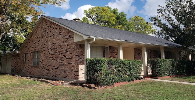 view of front of home with a porch and a front lawn