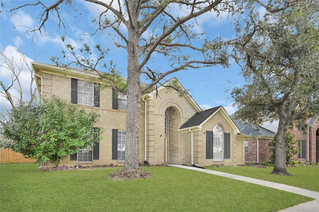 view of front facade featuring a front yard