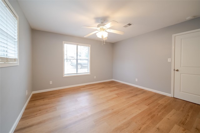 empty room featuring light hardwood / wood-style floors and ceiling fan