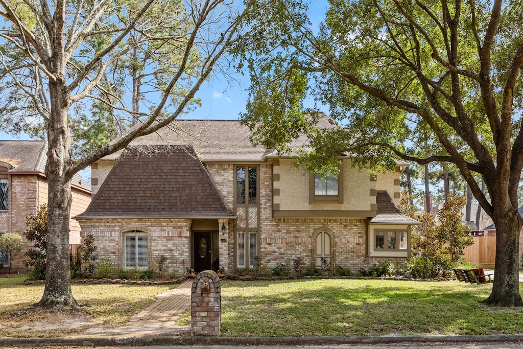 view of front of home with a front yard