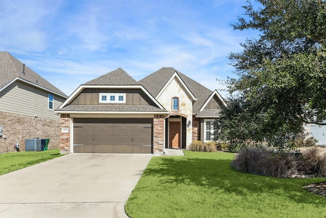 craftsman house with a front lawn