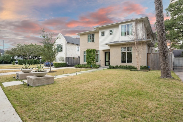 view of front facade with a lawn