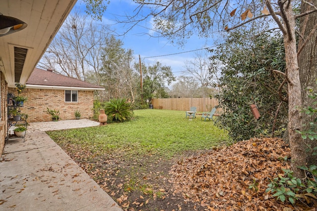 view of yard featuring a patio area