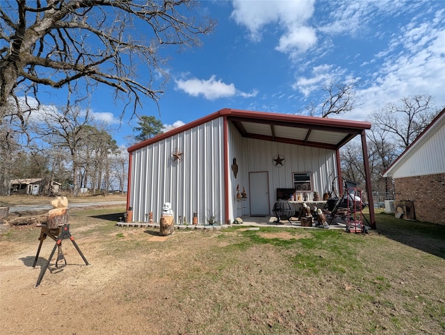 view of pole building with a yard