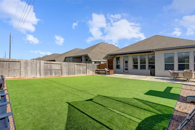 view of yard featuring a patio