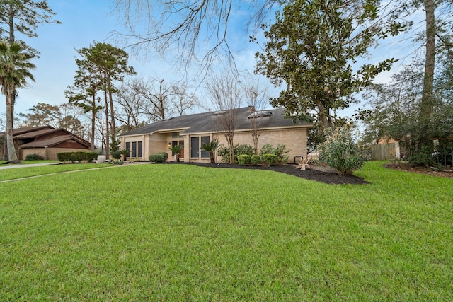 single story home featuring a front yard