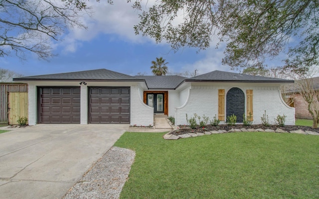 view of front of home featuring a garage and a front yard