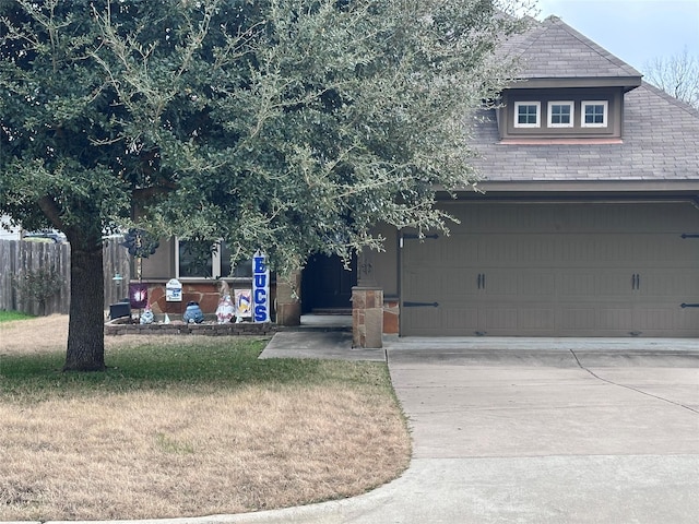 view of front of property with a front lawn