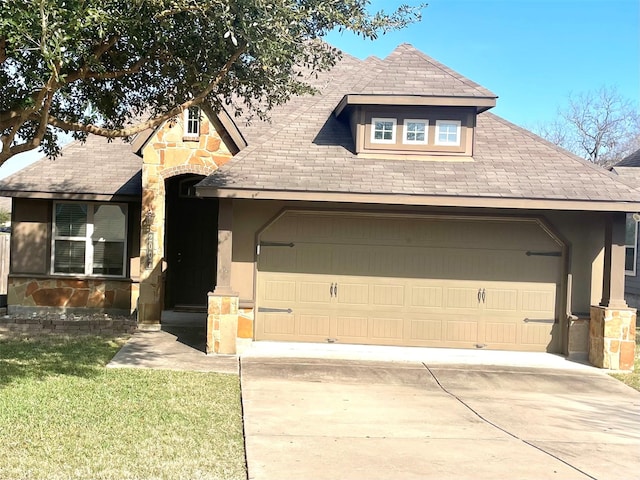 view of front facade featuring a garage