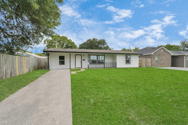 ranch-style home featuring a front yard