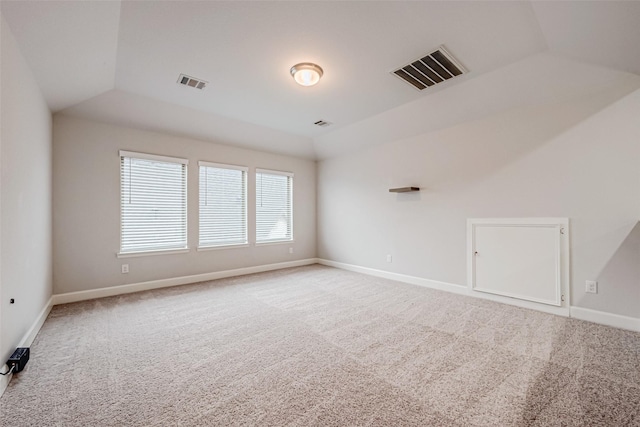 spare room featuring carpet, visible vents, and baseboards