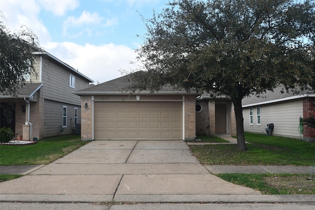 view of front facade featuring a garage and a front yard