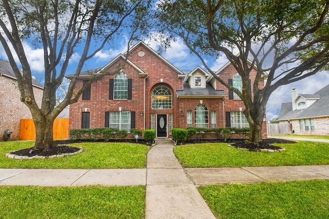 view of front of house featuring a front lawn