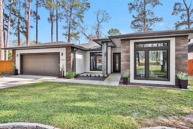 view of front facade with a garage and a front yard