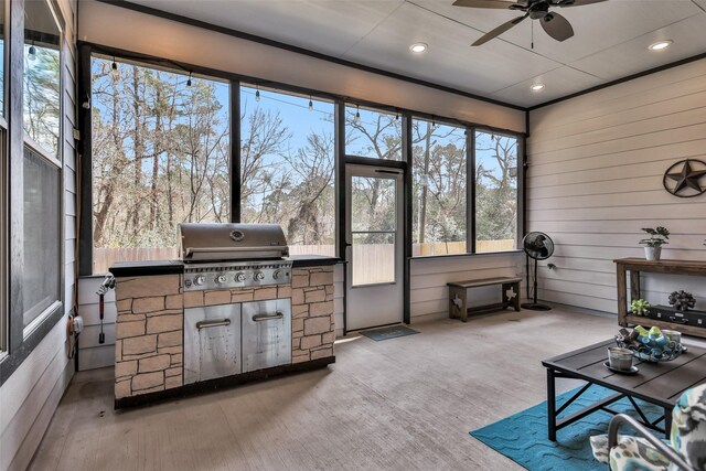 sunroom featuring ceiling fan