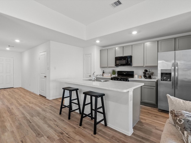512 Maple Bnd, La Marque, TX 77568 - kitchen with black appliances, gray cabinets, a sink, light wood finished floors, and recessed lighting