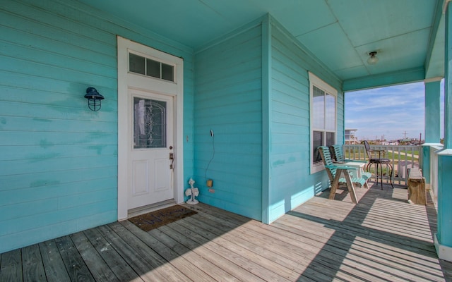 entrance to property featuring covered porch