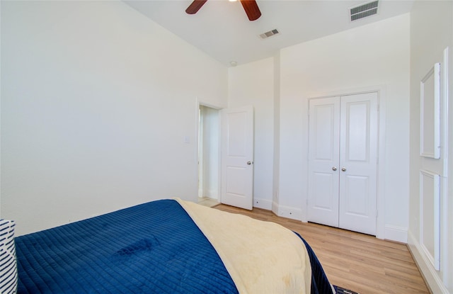 bedroom featuring wood-type flooring, a closet, and ceiling fan