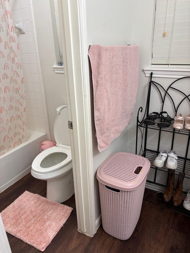 bathroom featuring wood-type flooring, toilet, and shower / bath combo