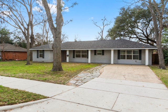 single story home with a front yard