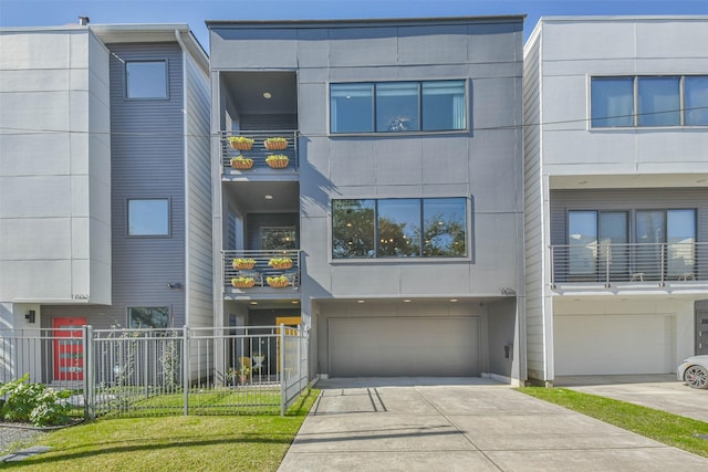 view of front facade featuring a garage