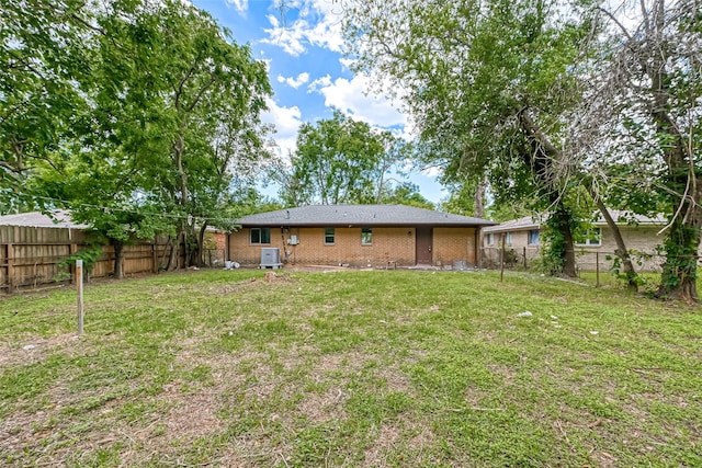 back of house featuring a lawn