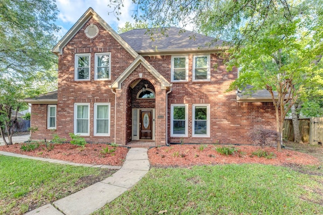 view of front of house featuring a front lawn