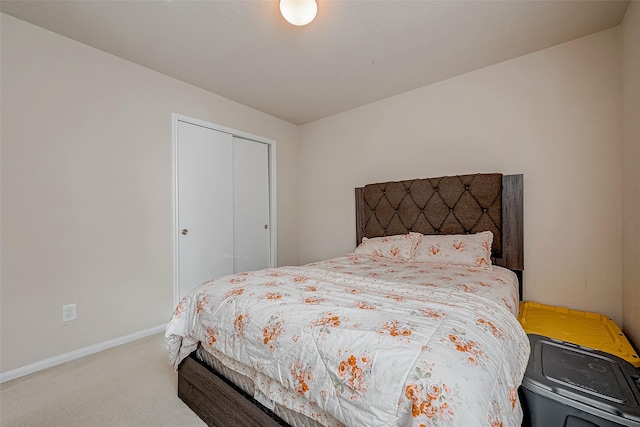 bedroom with carpet flooring and a closet