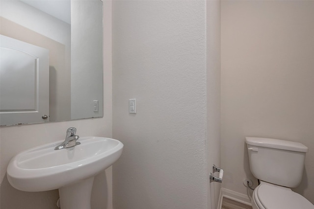 bathroom featuring toilet and sink