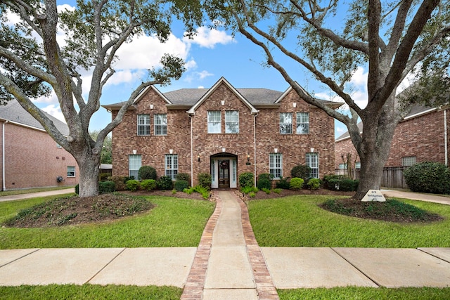 view of front facade with a front yard