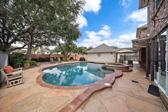 view of pool with an in ground hot tub and a patio