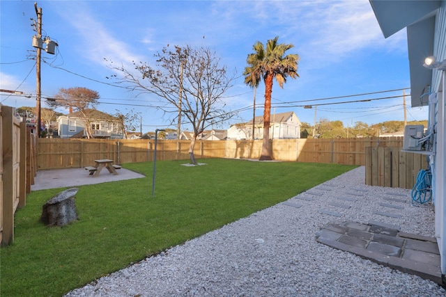 view of yard featuring a patio area