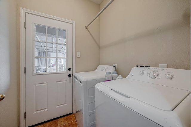 laundry area featuring tile patterned flooring and washer and clothes dryer