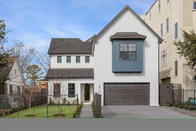 view of front facade featuring a garage and a front yard