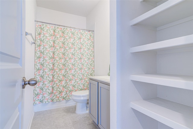 full bathroom featuring vanity, toilet, and shower / tub combo with curtain