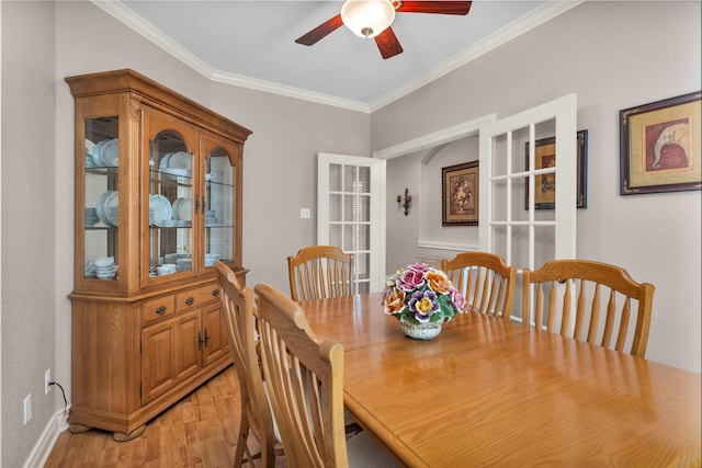 dining area featuring ceiling fan, ornamental molding, and light hardwood / wood-style flooring