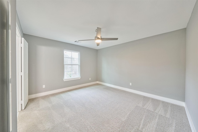 unfurnished room with light carpet and ceiling fan