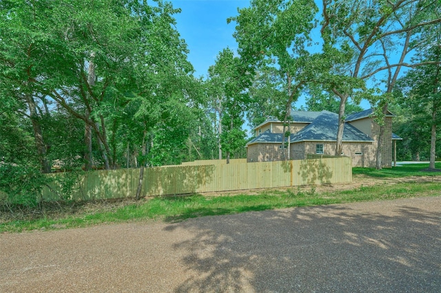 110 Broken Wheel Cir, Conroe, TX 77316 - view of yard featuring fence