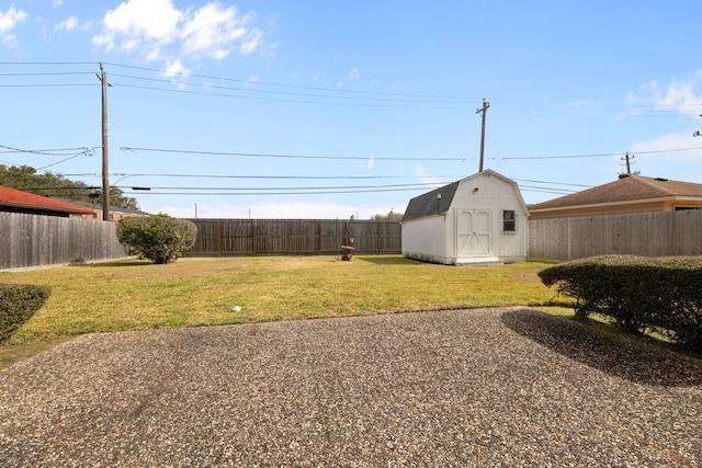 view of yard with a storage unit