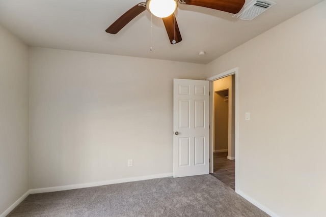 carpeted empty room featuring ceiling fan