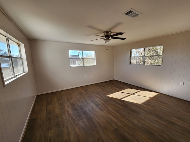 unfurnished room with dark wood-type flooring and ceiling fan