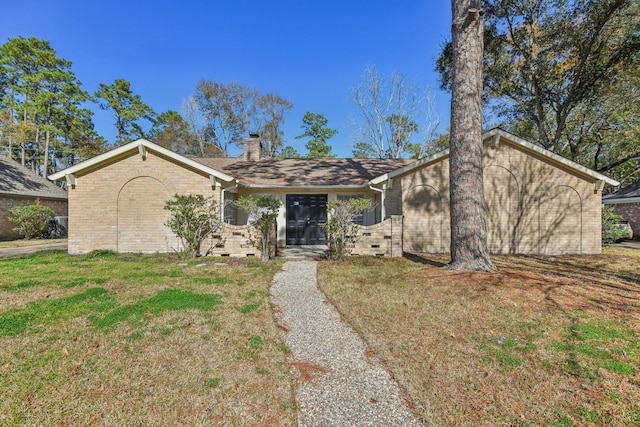 single story home featuring a front yard