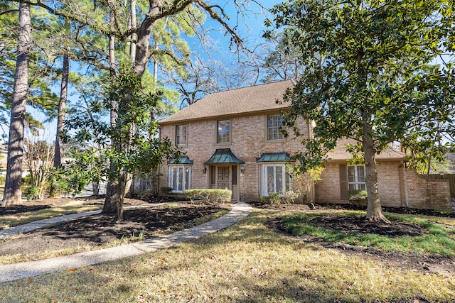 view of front of house with a front yard